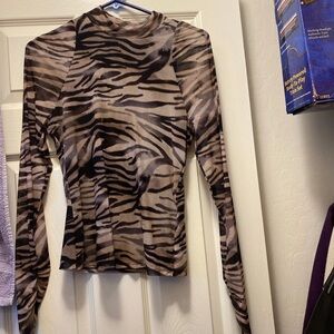 Guess women’s long sleeve mock neck mesh shirt size M